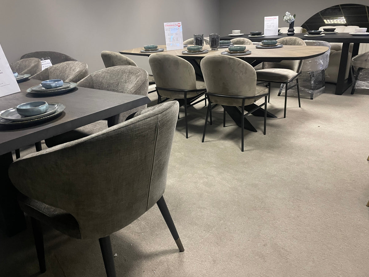 Blax extra large 230 cm dining table in stock REDUCED CLEARANCE save €300