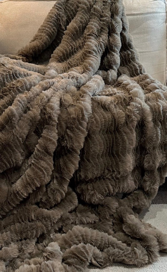 Presley throw 150 x 200 cm by Scatterbox