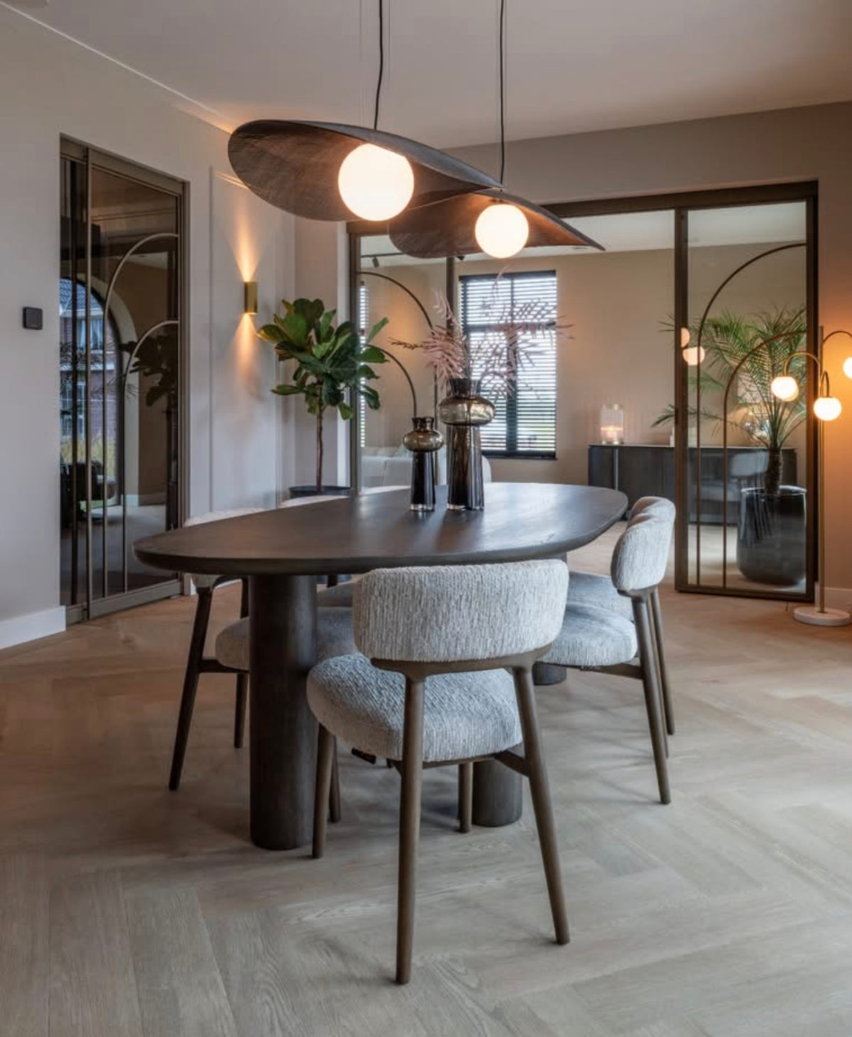Dining Table Ellie reduced by Richmond