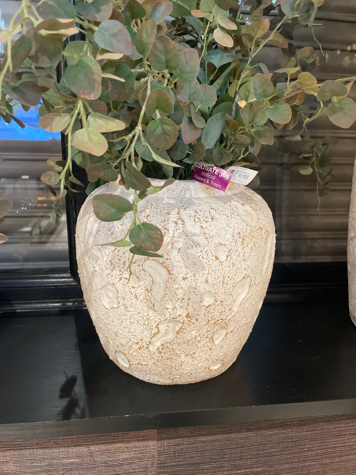 Medium vase in antiqued white look 31 x 31 cm