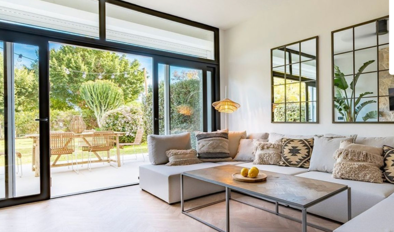 Manhattan P 9 -Section Mirror. 118 x 118 cm black reduced-Renaissance Design Studio