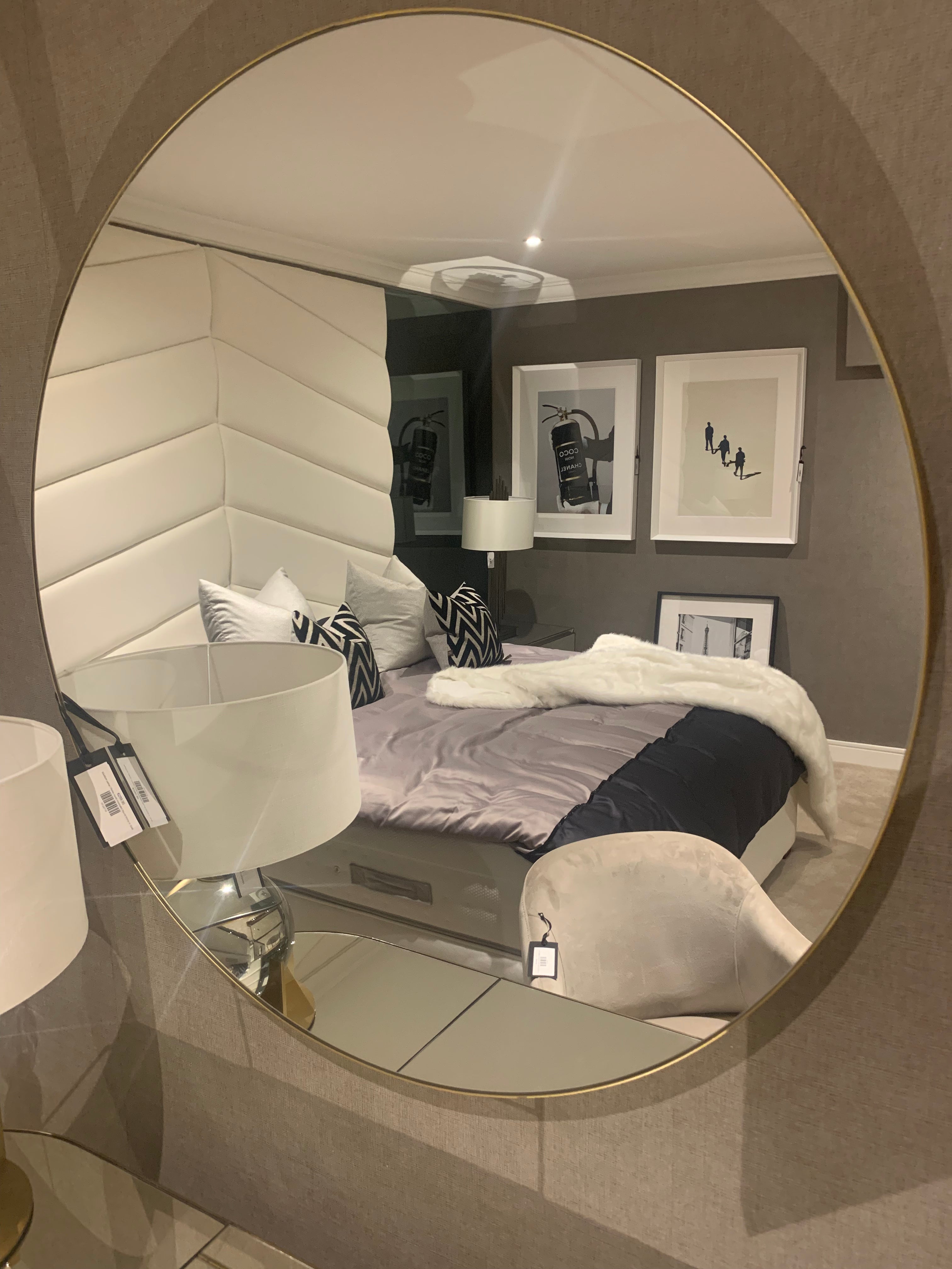 Manhattan Palace Round Minimalist Round Mirror With Slim Frame In Gold-Renaissance Design Studio