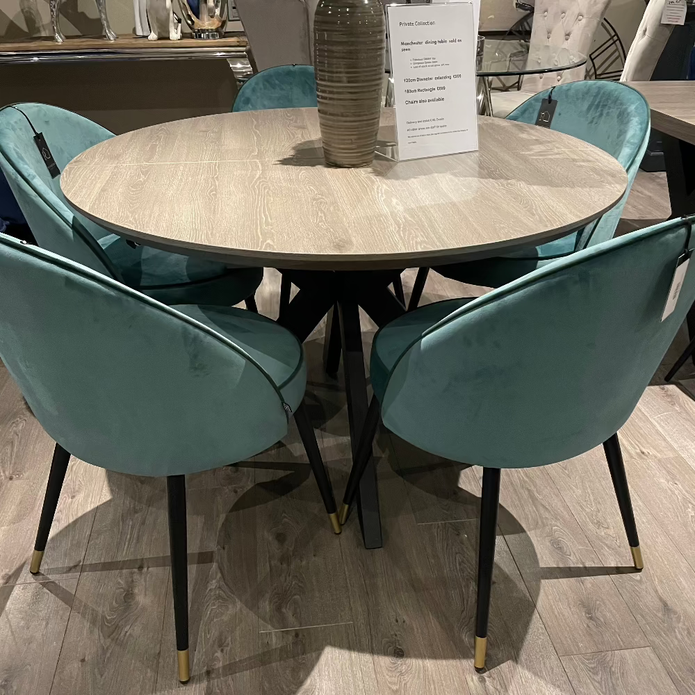 Mirabeau round oak dining table fixed  SMART top or extending