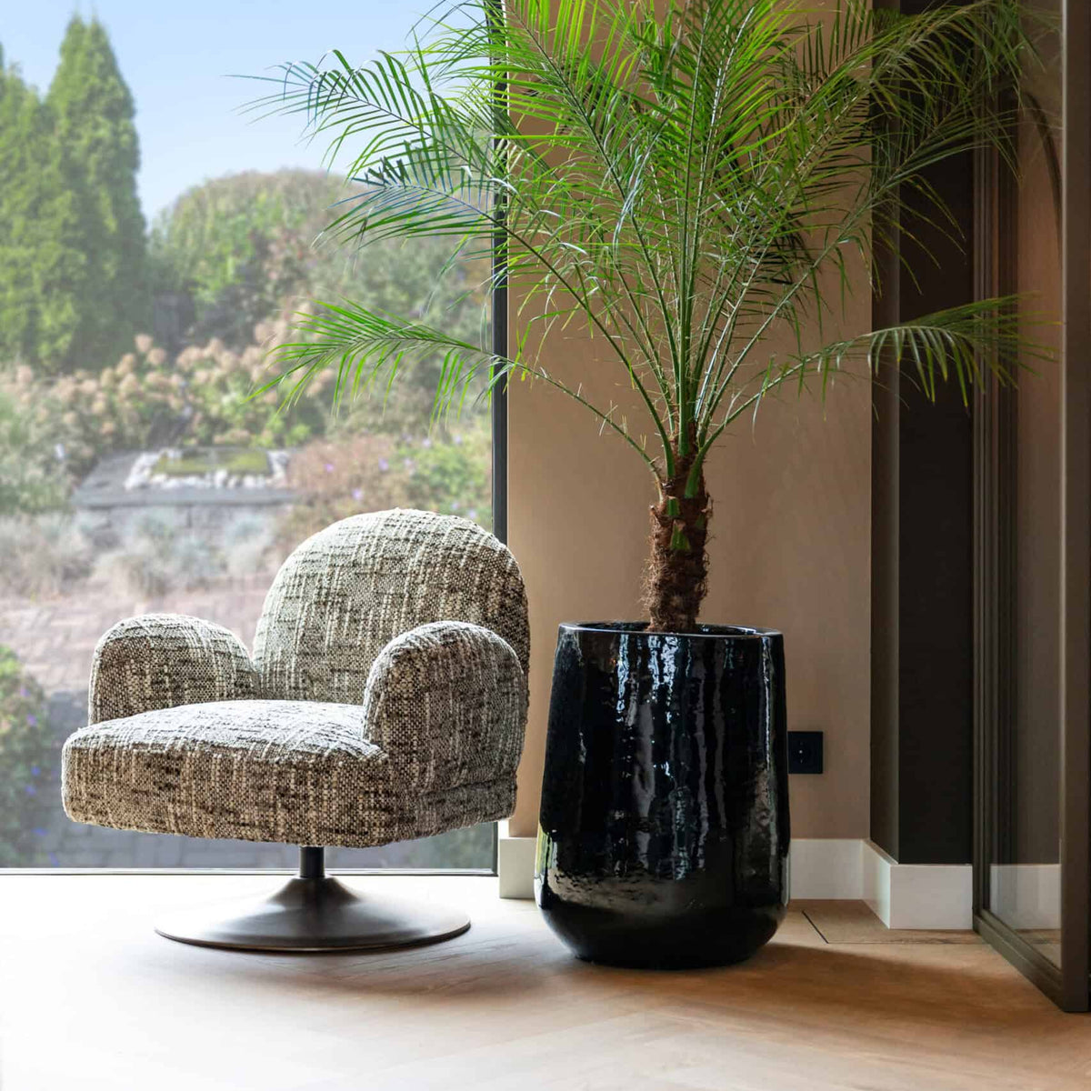 Kagney feature swivel armchair by Richmond by Richmond