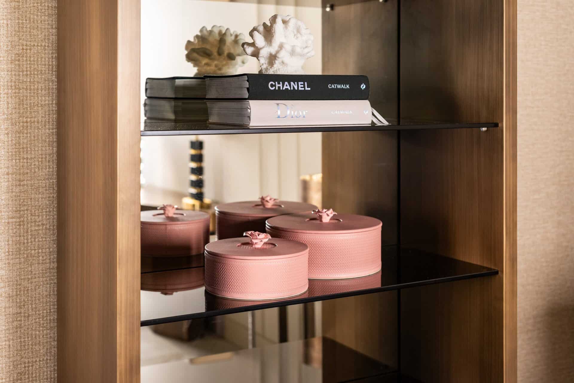 Arched display cabinet Bowie brushed gold