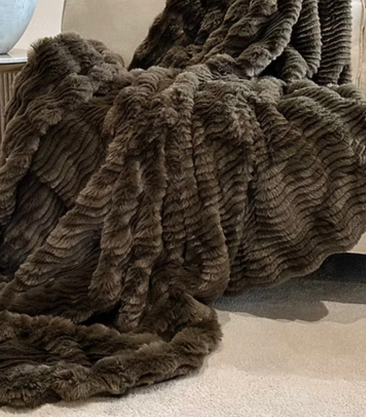 Presley throw 150 x 200 cm by Scatterbox