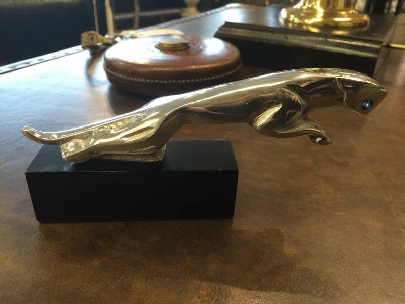 Jaguar on plinth accessory