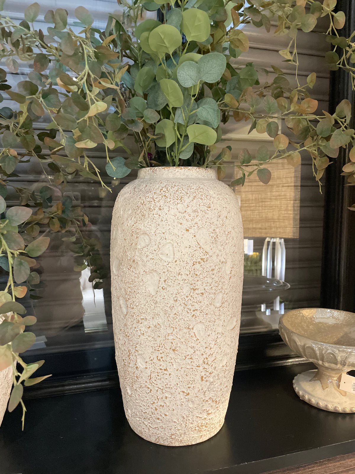 Large tall vase in antiqued white look 10 x 51 cm.