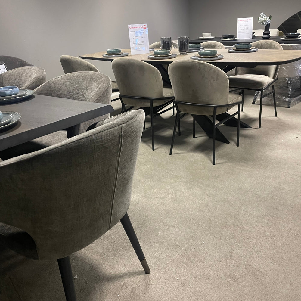 Blax extra large 230 cm dining table in stock REDUCED CLEARANCE save €300