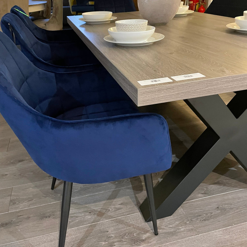 Dynasty  Dining table in 2 sizes with cross leg