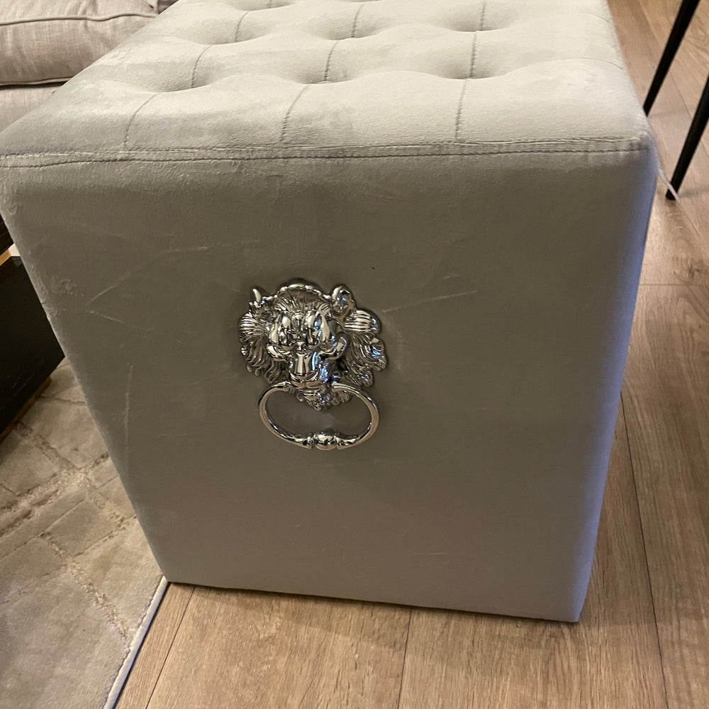 Lion head footstool