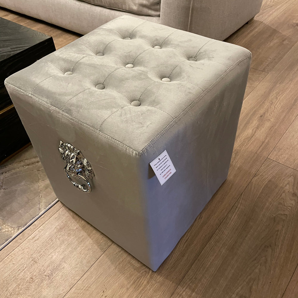 Lion head footstool