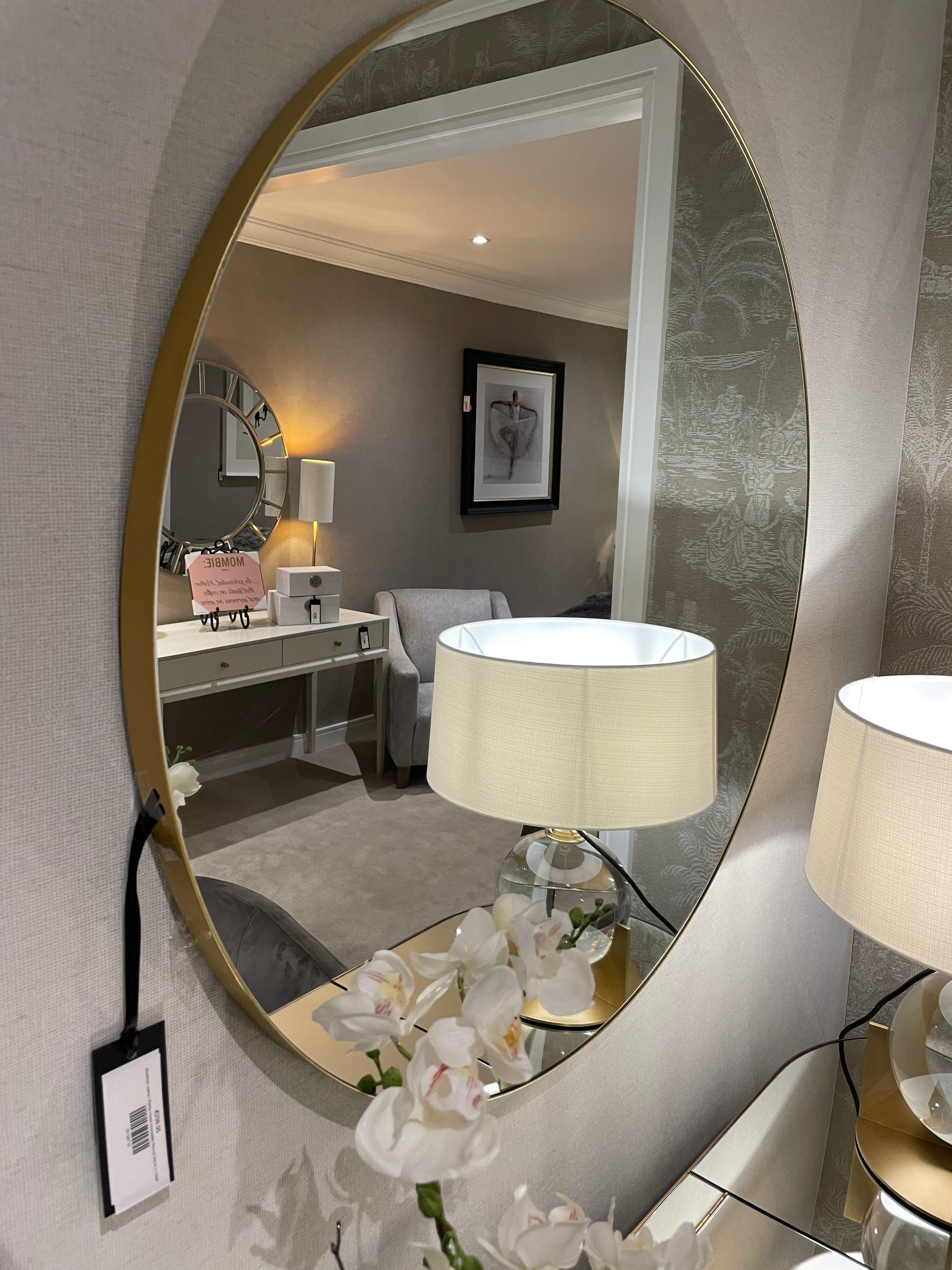 Manhattan Palace Round Minimalist Round Mirror With Slim Frame In Gold-Renaissance Design Studio
