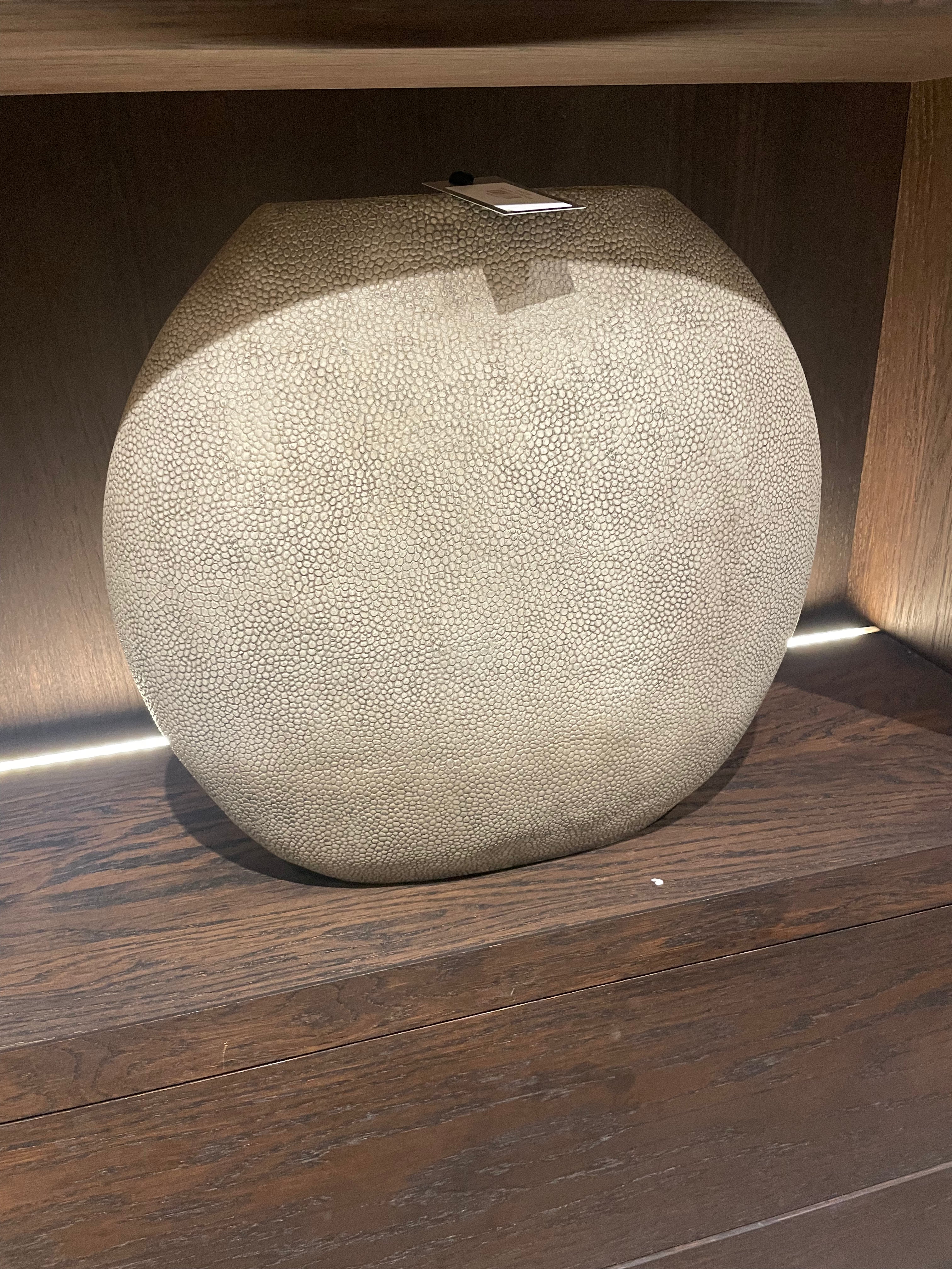 Vase deco large RAYSKIN-Renaissance Design Studio